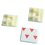 Csak ma Tracon TALP270-2 Öntapadós/csavarozható, 2oldalt fűzhető kötegelő talp, natúr 26,5×26,5mm, d=4,3mm, PA6.6