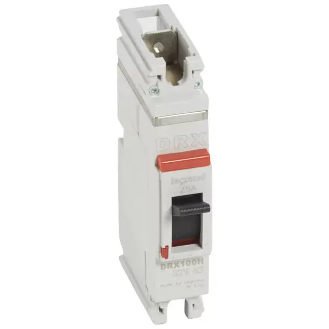 Vedd meg online Legrand 027042 DRX100 1P 25 kA 25A t.m. kompakt megszakító ( Legrand 027042 )