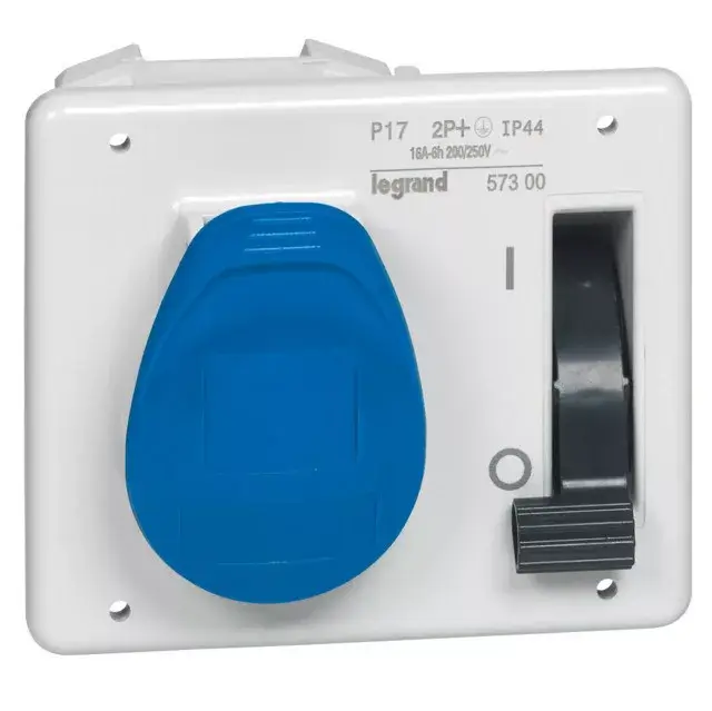 Legrand 057300 P17 Tempra Pro beépíthető csatlakozóaljzat reteszelő kapcsolóval IP44 230V 16A 2P+F ( Legrand 057300 ) Outlet