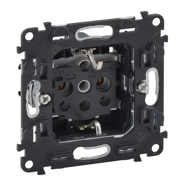 Legrand 753025 Valena InMatic 2P+F csatlakozóaljzat mechanizmus gyermekvédelem nélkül, csavaros vezetékbekötéssel ( Legrand 753025 ) Népszerű