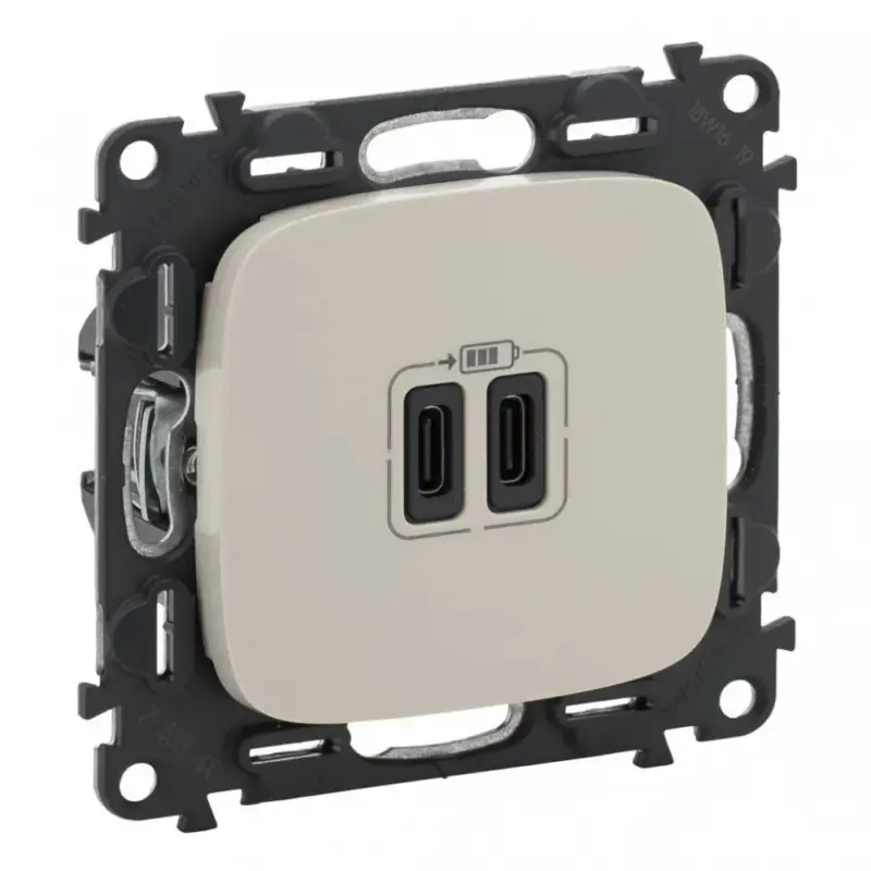 Árengedmény Legrand 755346 Valena Allure Töltőaljzat Kettős USB C-típusú csatlakozóval, 5V–3A–15W, Túlfesz-védelem >1kW, Class II SELV, Elefántcsont ( Legrand 755346 )
