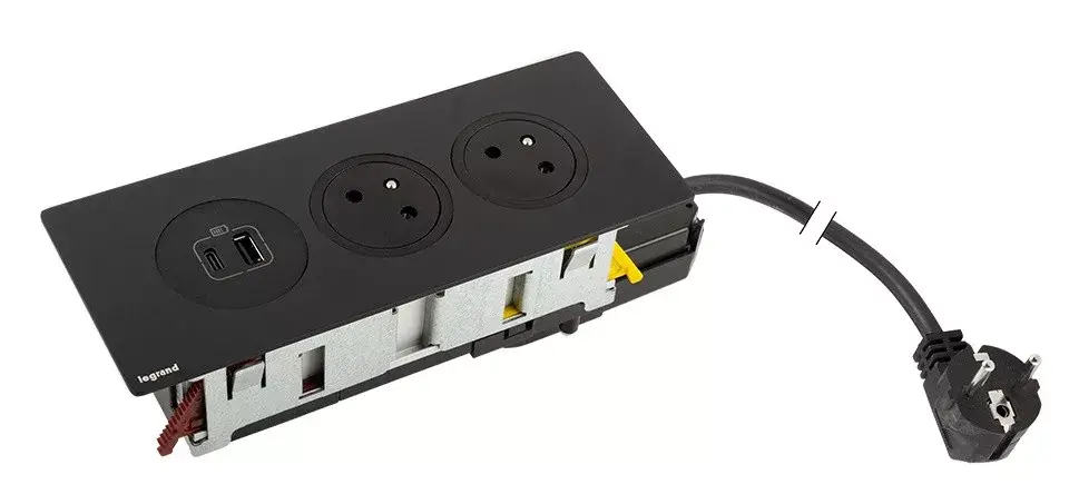Azonnal elérhető K- LEGRAND Disq'In 2x 230V + 1x USB A/C, černá/černá