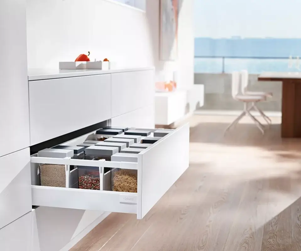 Vedd meg online K-BLUM Antaro D 450 mm/30 kg, Blumotion/TOB, fehér SW, inserta