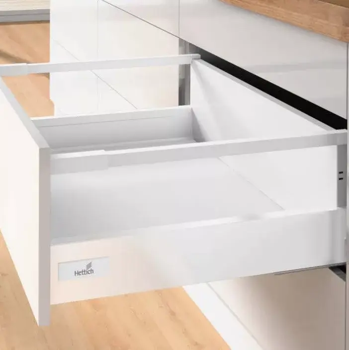 Rendeld meg most K-HETTICH InnoTech Atira, front, fehér, 620/70/176 relingel együtt, 50kg, PTO