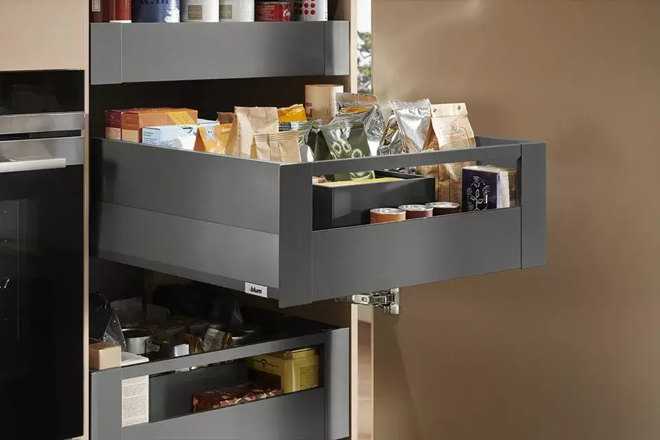 K-BLUM Merivobox E Boxcap 300 mm, 40 kg, Orion szürke, belső, reling Utolsó esély