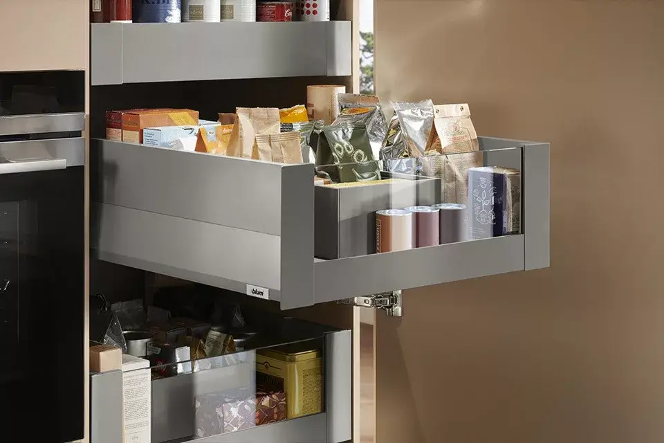 K-BLUM Merivobox E Boxcap 350 mm, 40 kg, Indium szürke, belső, üveg Végkiárusítás