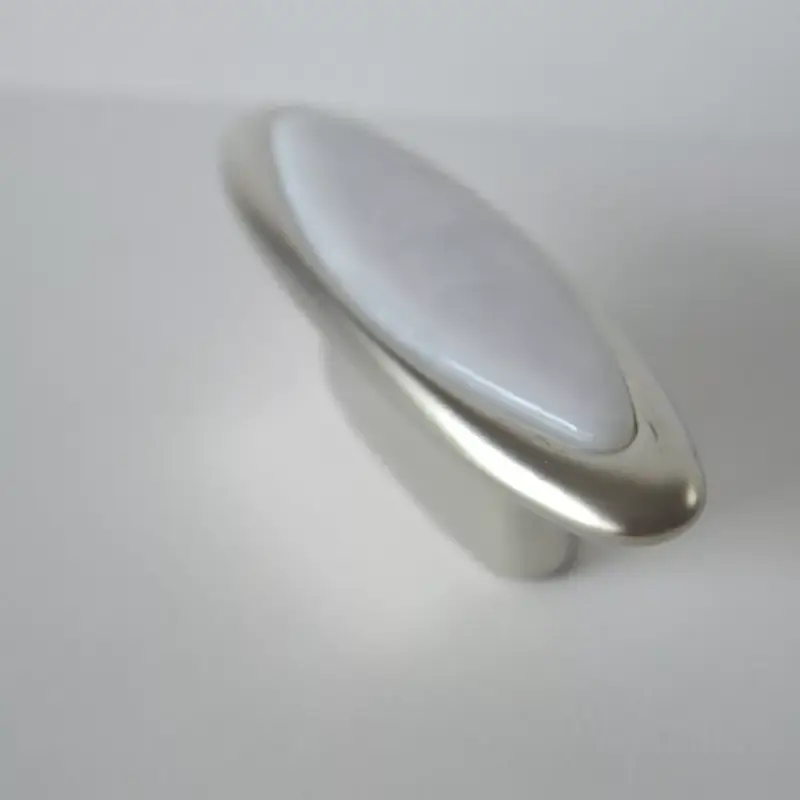 Fém bútorfogantyú, matt nikkel, márvány mintázat, 32 mm furattávval Árengedmény