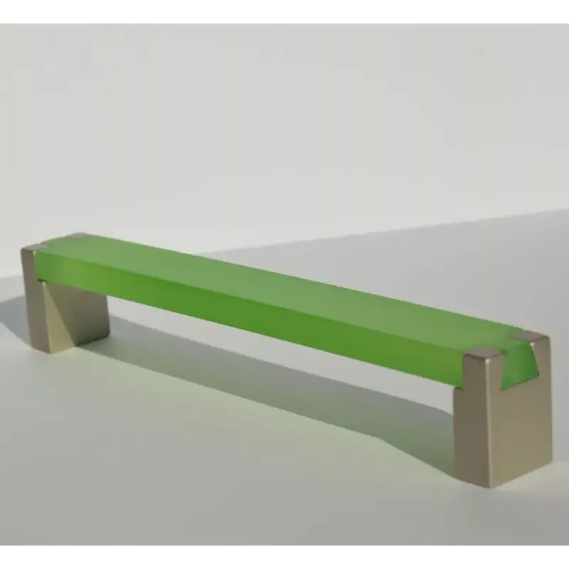 Szezonális akció Fém-műanyag bútorfogantyú, zöld akril - pezsgővégekkel, 160 mm furattávval