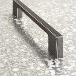 Vásárlói kedvenc ENUCA fém bútorfogantyú, grafit - króm színű, 160 mm furattávval