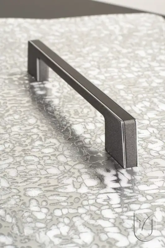 Vásárlói kedvenc ENUCA fém bútorfogantyú, grafit - króm színű, 160 mm furattávval