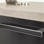 Biztonságos fizetés ROCATA fém bútorfogantyú, fekete színű, 224 mm furattávval