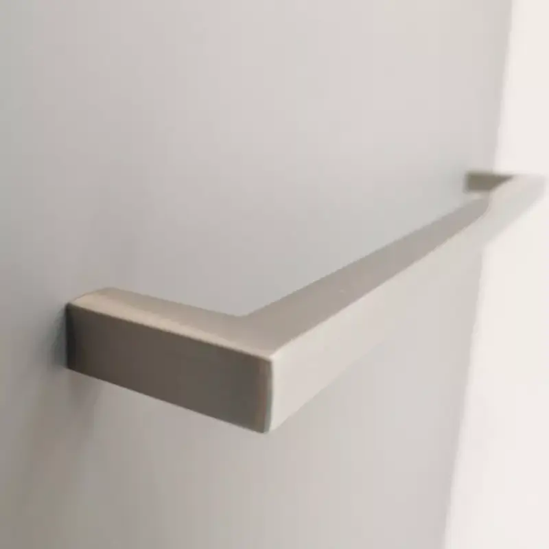 Újdonság STRETCH fém bútorfogantyú, csiszolt nikkel színű, 320 mm furattávval