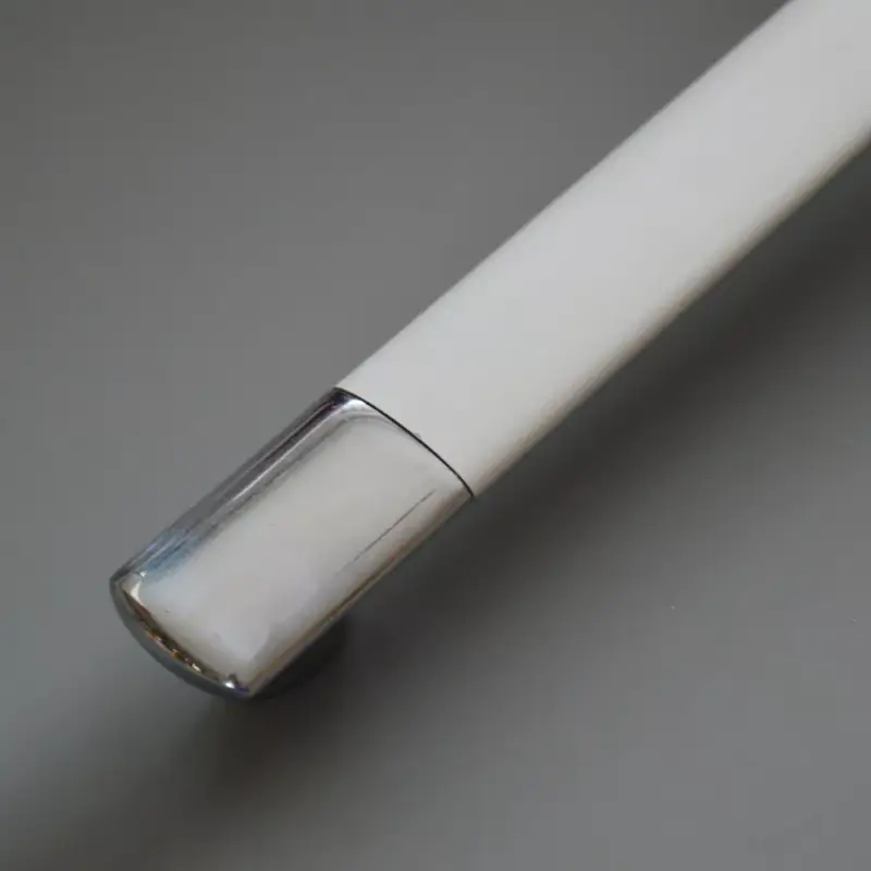 Azonnal elérhető Fém bútorfogantyú, matt króm – fényes króm végekkel, 384 mm furattávval