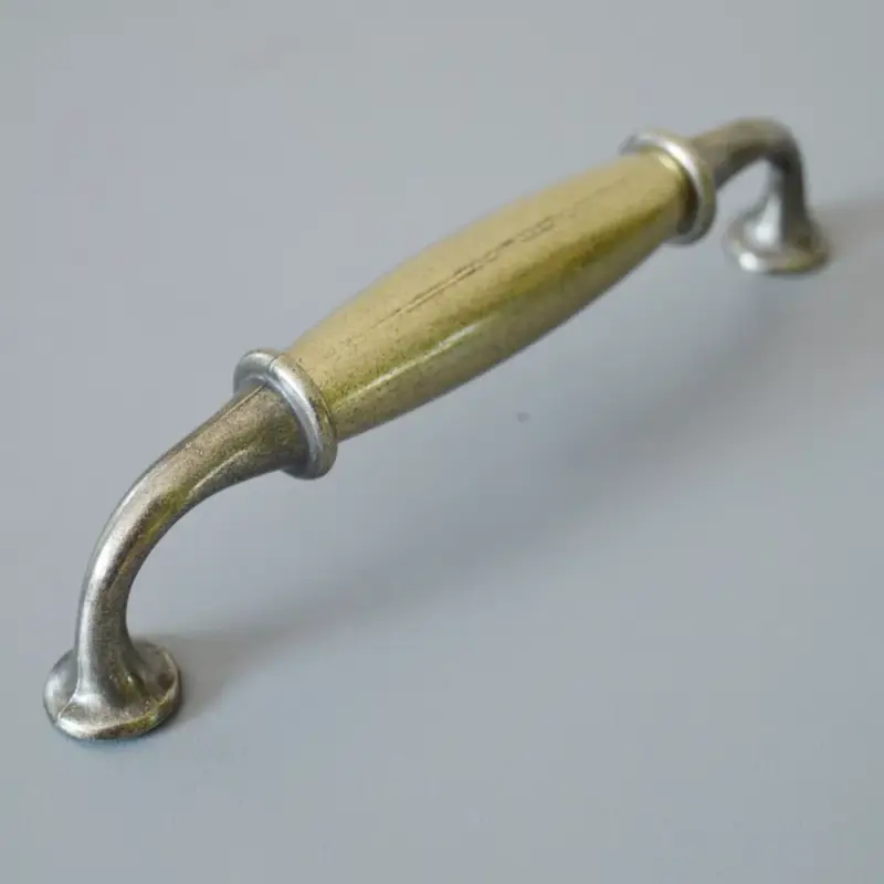 Prémium Victoria Fém bútorfogantyú, patinás bronz színű, 128 mm furattávval