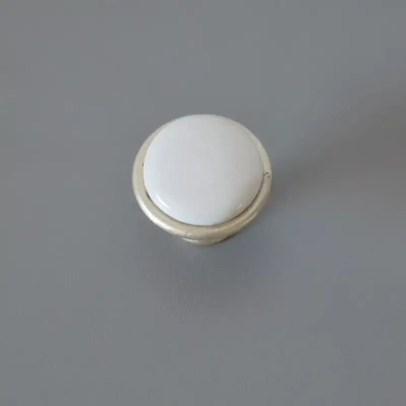 Kedvezmény Óezüst, antikolt fém - porcelán bútorgomb, fehér porcelán résszel