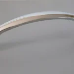 Fém bútorfogantyú, fényes króm színű, 96 mm furattávval Korlátozott ajánlat
