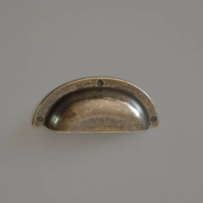 Colombo fém bútorfogantyú, antikolt sötét bronz színű, 64 mm furattávval Végkiárusítás