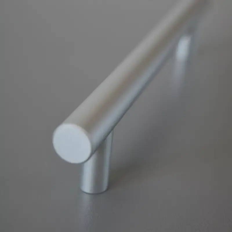 Újdonság HRAZDA alumínium színű, fém bútorfogantyú, rúd, 192 mm furattávval