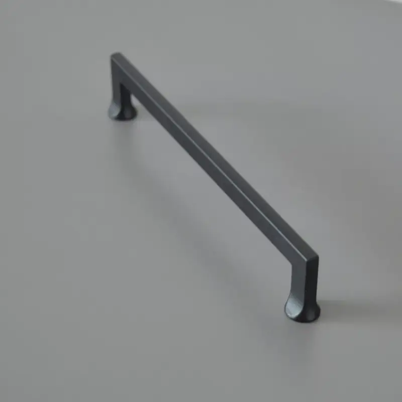 Z273 Matt fekete színű fém bútorfogantyú, 160 mm furattávval Expressz kézbesítés