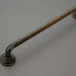 HUGO Fém bútorfogantyú, sötét bronz színű, 160 mm furattávval Népszerű