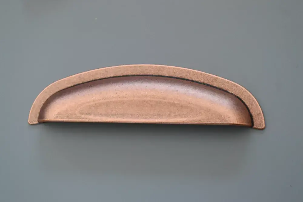 Gyors szállítás ARUBA fém bútorfogantyú, antik vörösréz színű, 96 mm furattávval