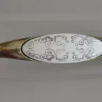 Bestseller Porcelán-fém bútorfogantyú, bronz - arany motívummal, 96 mm furattávval