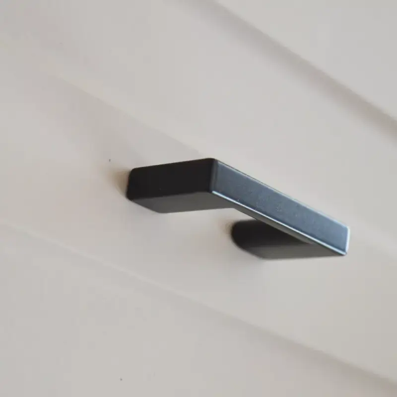 Azonnal elérhető 2576_FEK_32, Fém bútorfogantyú, fekete színű, 32 mm furattávval