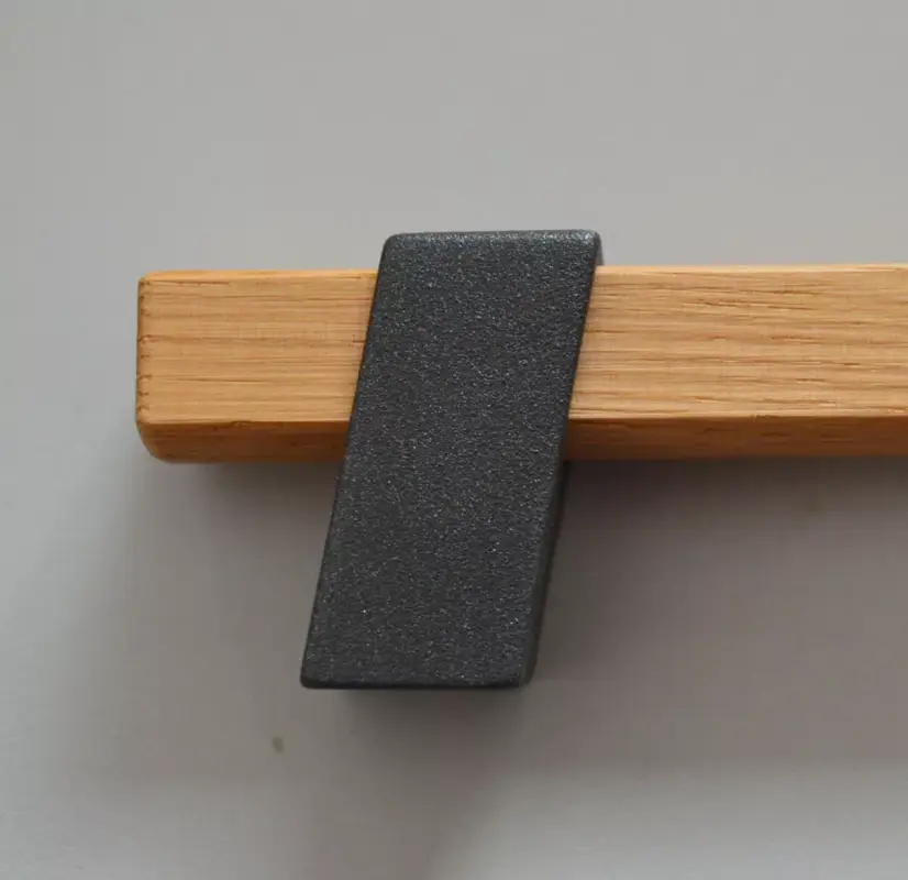 Szezonális akció BEAM, Antracit színű fém-lakkozott tölgy bútorfogantyú, 128 mm furattávval