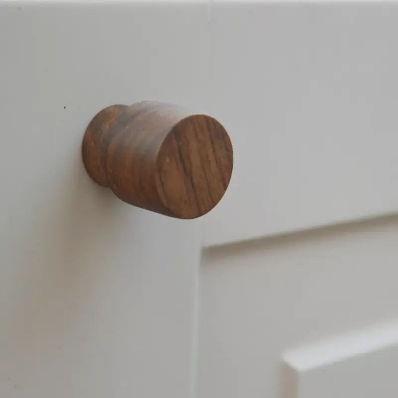 KIEL_DIO, Tömörfa bútorgomb, olajozott dió Outlet