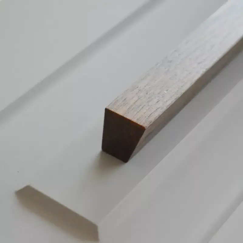 Möbelgriff aus Holz, Nussbaum lackiert Szezonális akció