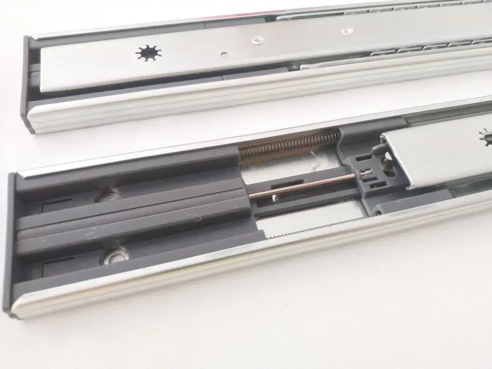 Kugelgelagerte Schubladenführung mit Vollauszug und Dämpfung, 45/400 mm Legjobb ár