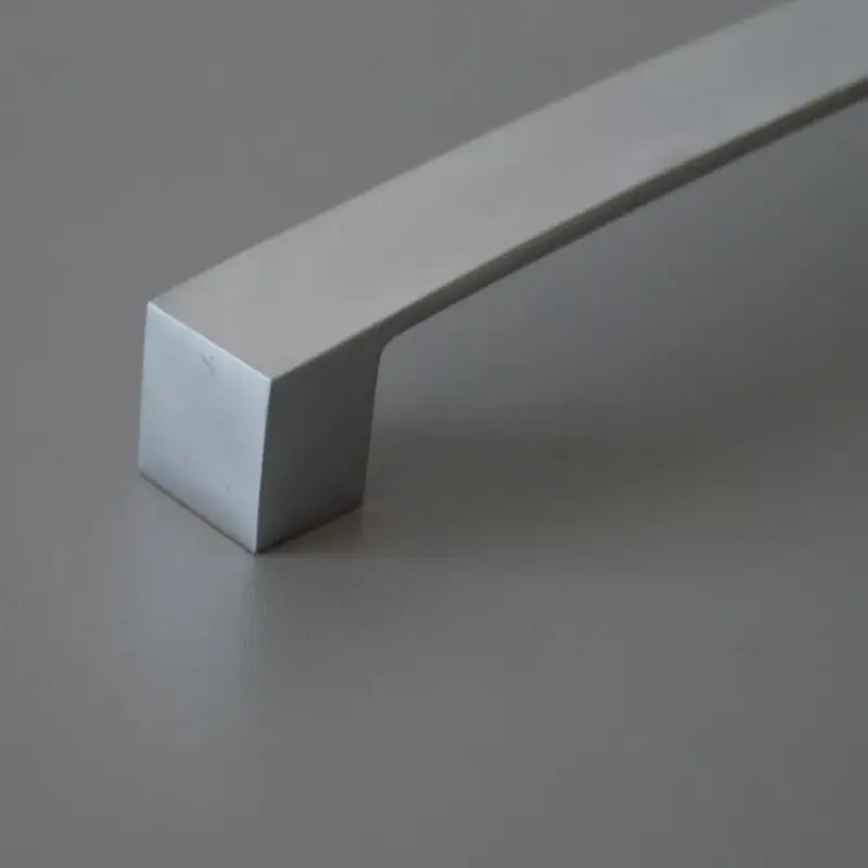 ULICA-Möbelgriff, 416 mm Bohrungsabstand, satiniert verchromt Végkiárusítás