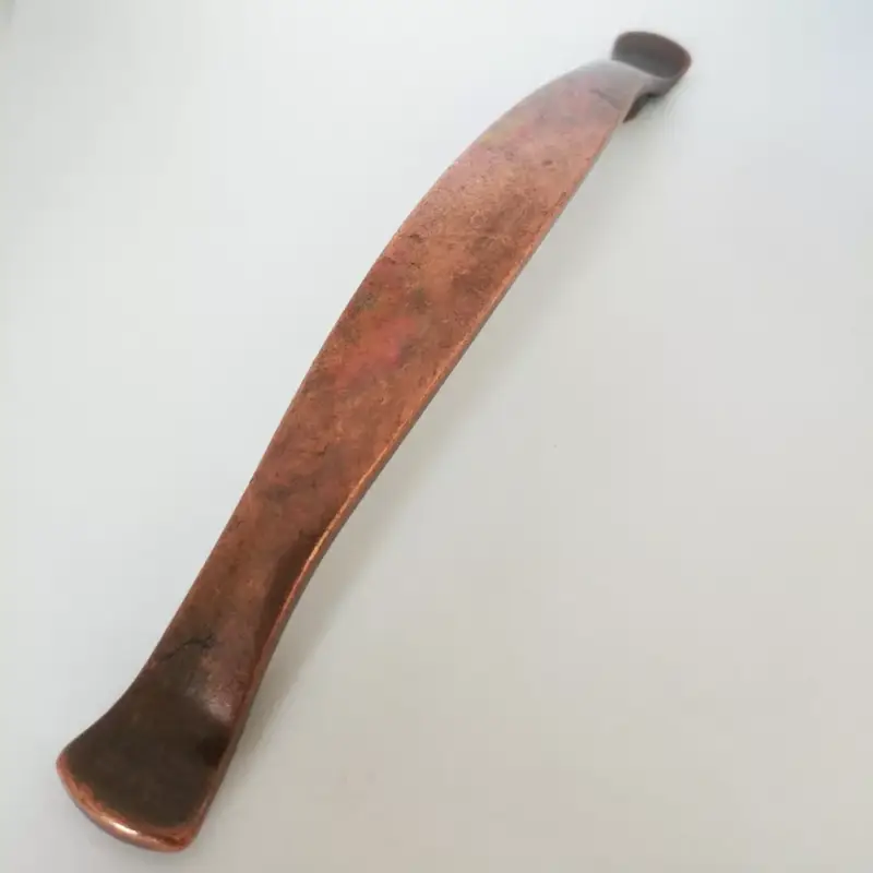 Vedd meg online Möbelgriff aus Metall, Messing, antik patiniert, Bohrung 96 mm