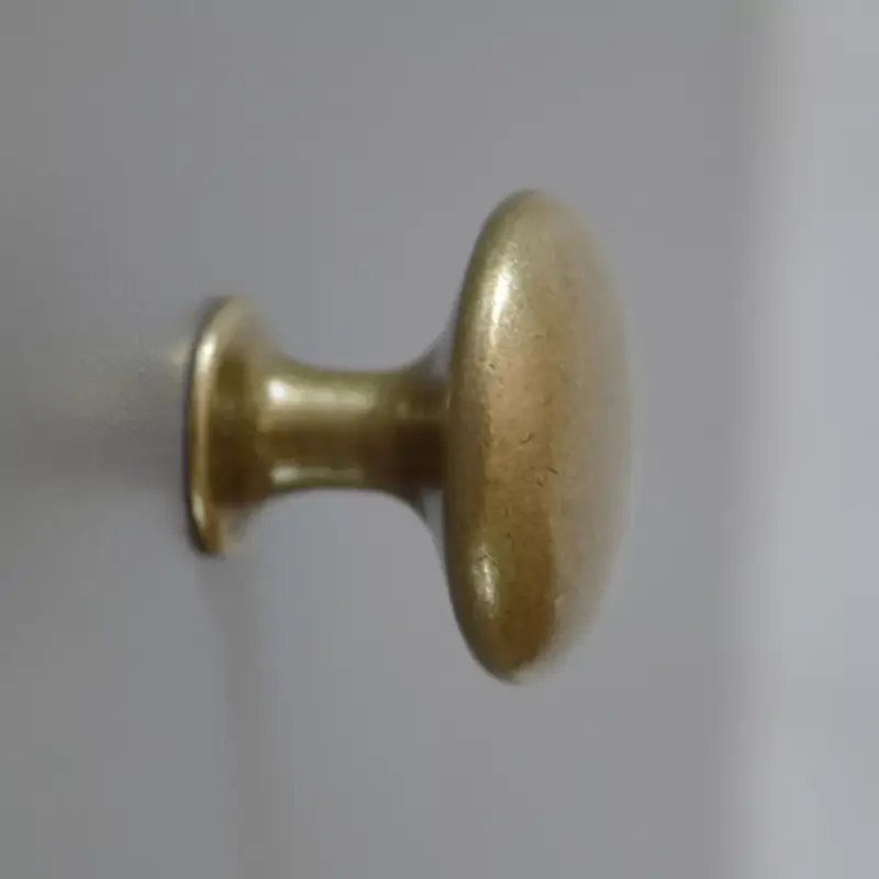 15.337.30.12 Bronzefarbener Möbelknopf mit einem Durchmesser von 29 mm Ne maradj le
