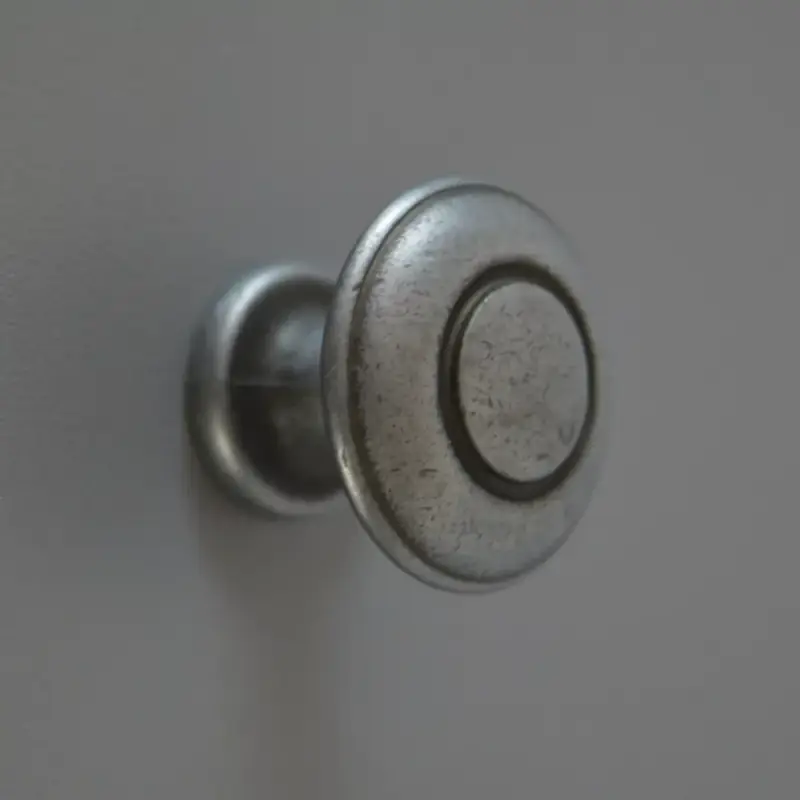 Olcsóbb 19.3797.57 Antiker schwarzer Metall-Möbelknopf