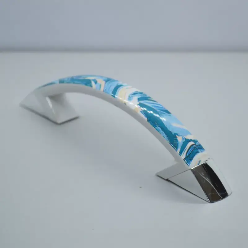 C043_EK Kunststoff-Möbelgriff, silber -blau, Bohrung 96 mm Vásárlói kedvenc