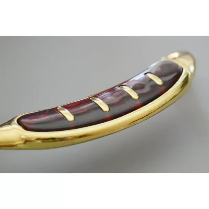Metall-Kunststoff-Möbelgriff, gold-mahagonifarben, Bohrung 96 mm Utolsó esély