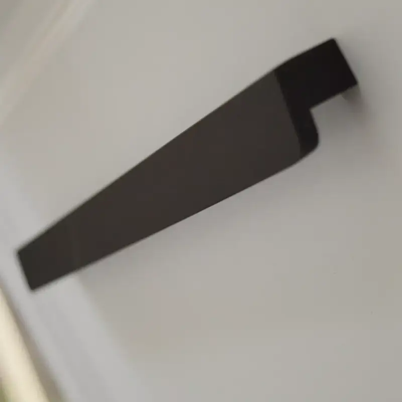 Möbelgriff aus Metall, Farbe Schwarz matt, Bohrung 390 mm Vedd meg most