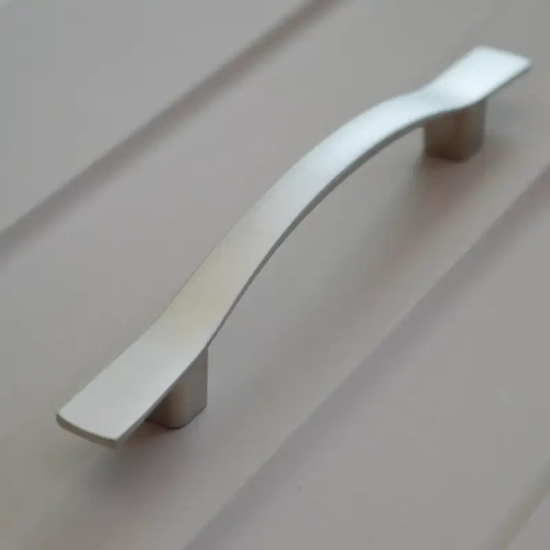 Szuper akció Möbelgriff aus Metall, Farbe Nickel satiniert, Bohrung 96 mm