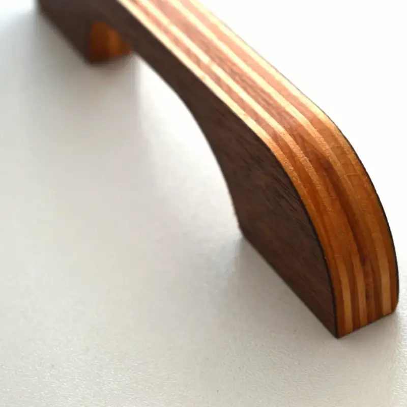 Legkelendőbb AUSTIN_96D Möbelgriff aus Nussbaumsperrholz, Sonderanfertigung