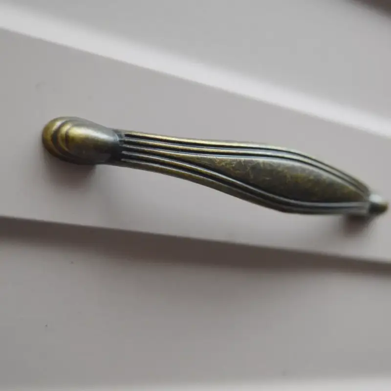 Biztonságos fizetés antike Bronze farbener Möbelgriff aus Metall