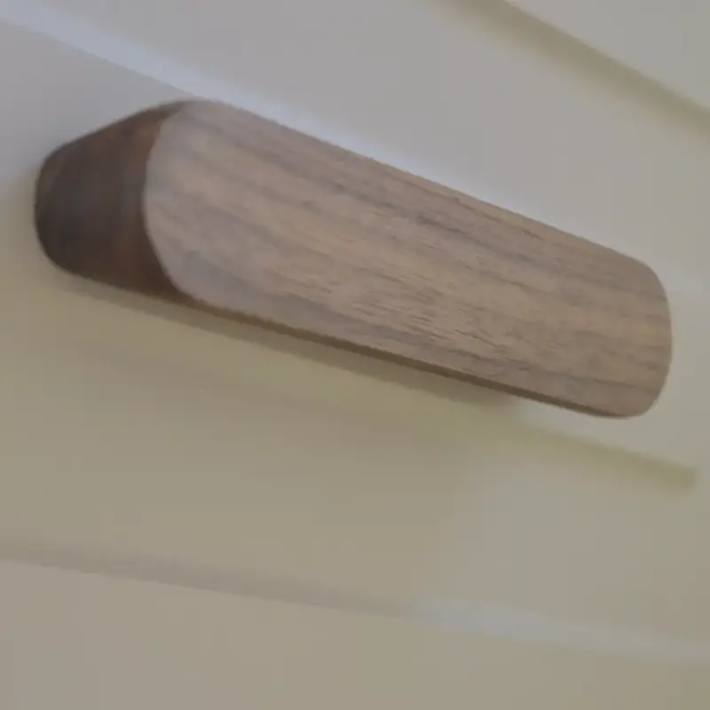 Utolsó esély OSLO_DIO_160, Möbelgriff aus Holz, Walnuss geölt, 160 mm Lochabstand